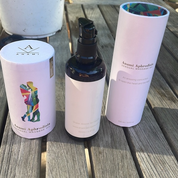 Kim Anami aphrodisia sensual massage oil - Picture 2 of 4